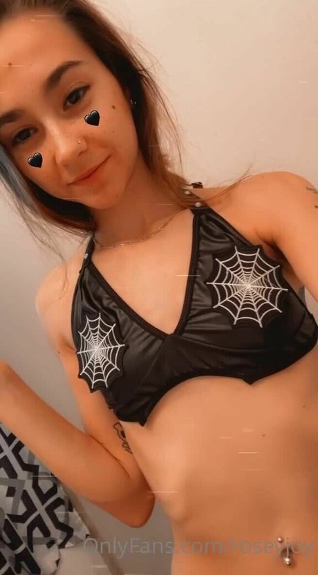 Roseyjoy pornstar exclusive images