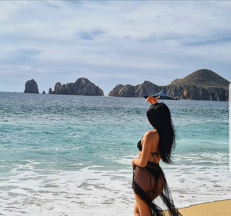 diana arias model sexy picture