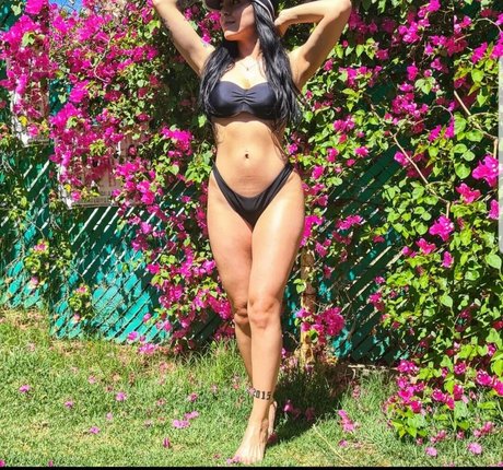 diana arias model top image