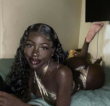 Cyn Kaine art model pictures