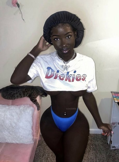 Cyn Kaine sex model pics