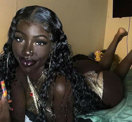 Cyn Kaine model pretty galleries