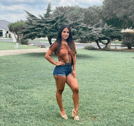 hornynhtx star nude galleries