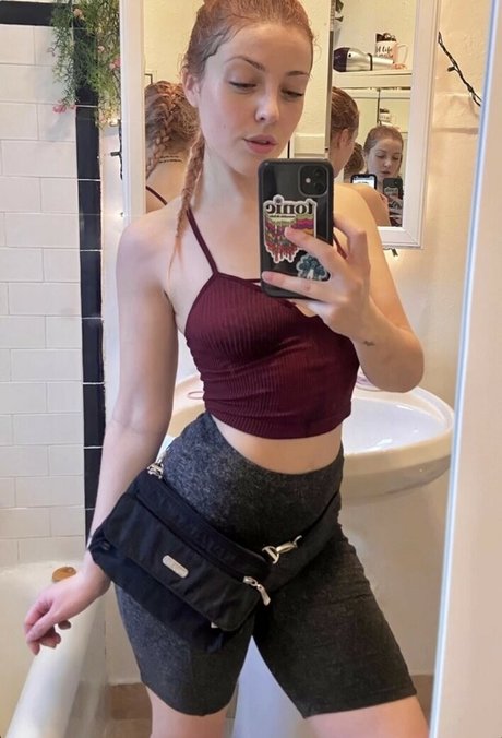 Pinkthemagicdragon model adult photos