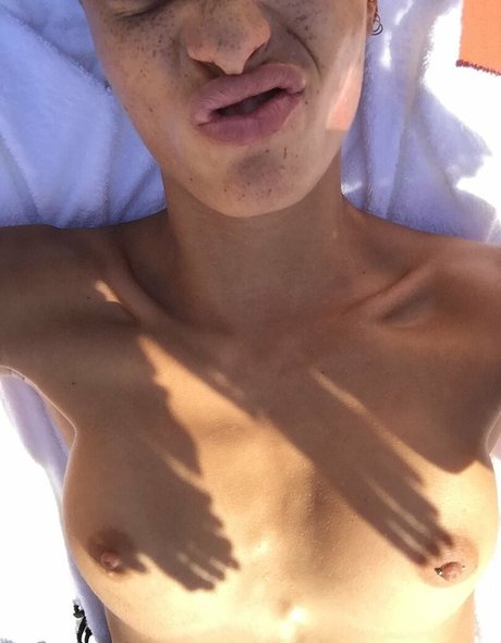 Adwoa Aboah star erotic image