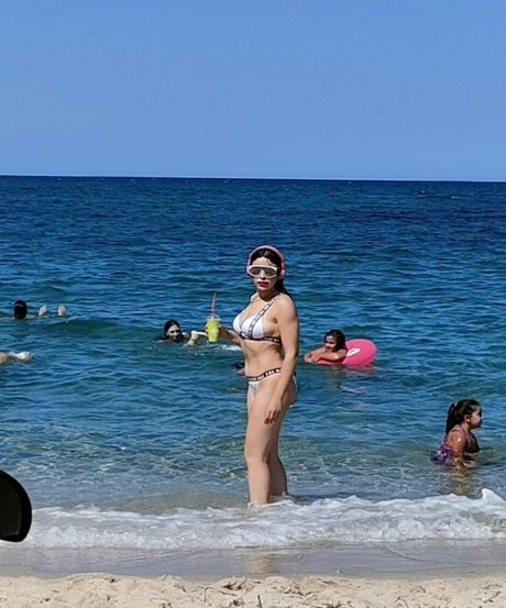 Islem Beji free model photos