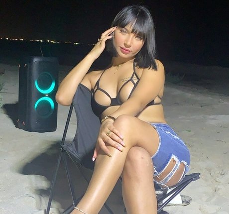 Wejdan Benarous model sexy pic