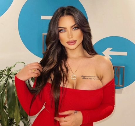 Wejdan Benarous star hot image