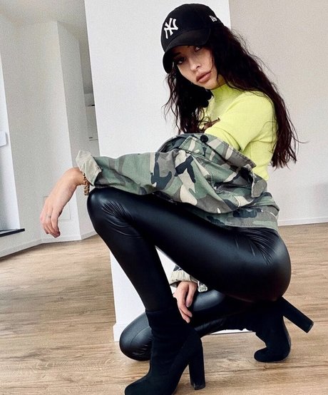 mother onlyfans beautiful images