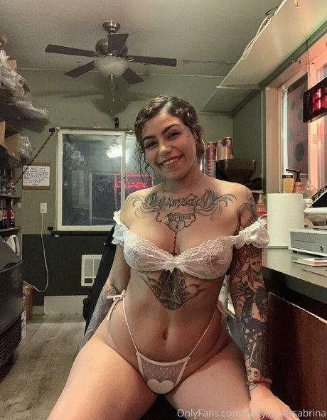 SaltySweetSabrina xxx pornstar archive