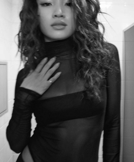 Anna Sawai hot model gallery