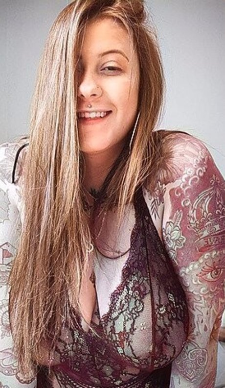 Chris Hensel model art img