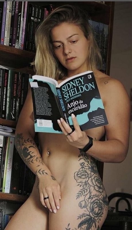 Cris Borgo model top img