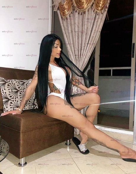 Laura Branyer model nudes gallery