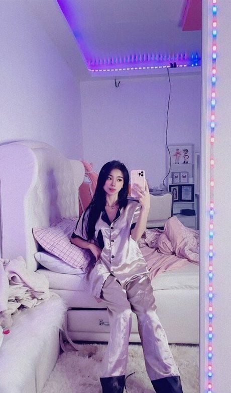 Akari pornographic actress photo