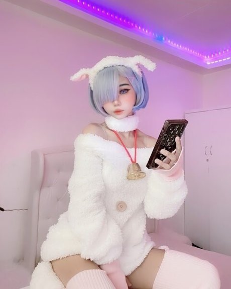 Akari naked pornstar image