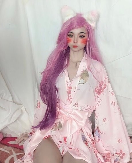 Akari adult model pic