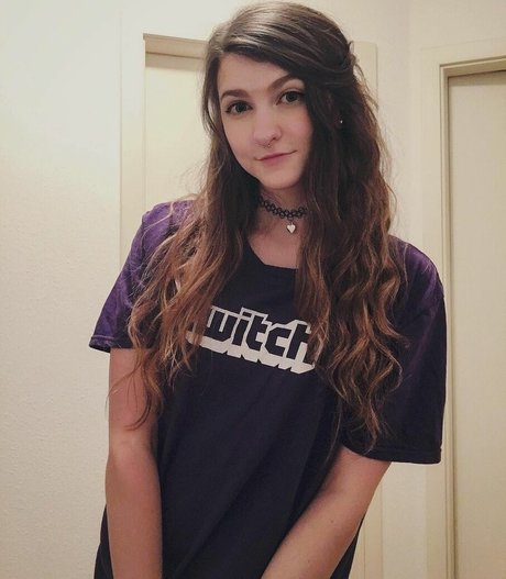 Lumenti sex model picture