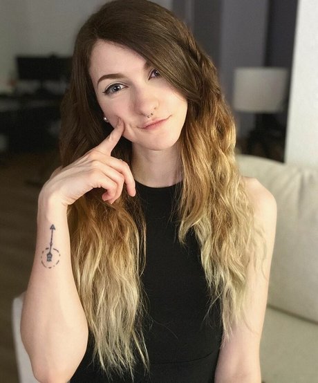 Lumenti pornstar erotic image