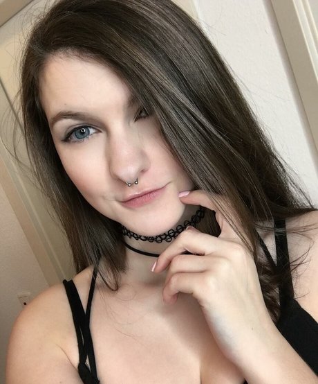 Lumenti nude model image