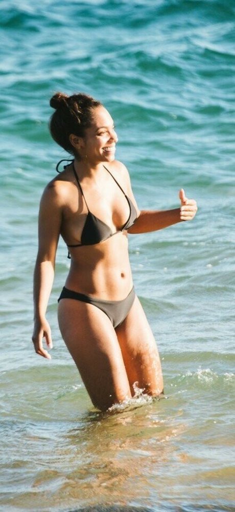 Lyndie Greenwood perfect pornstar img