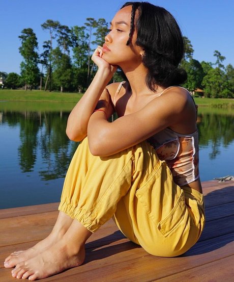 Tori Pareno naked star img