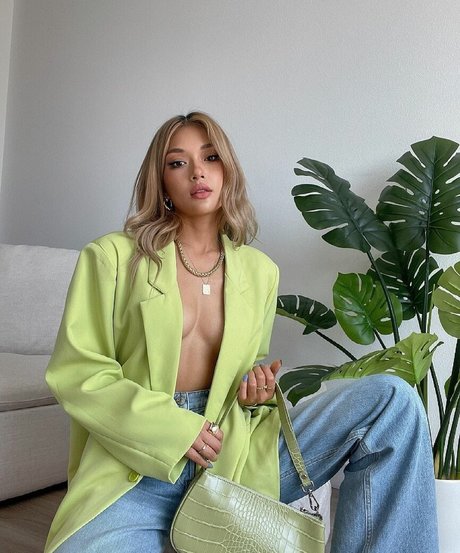 Sangyaychen sexy star picture