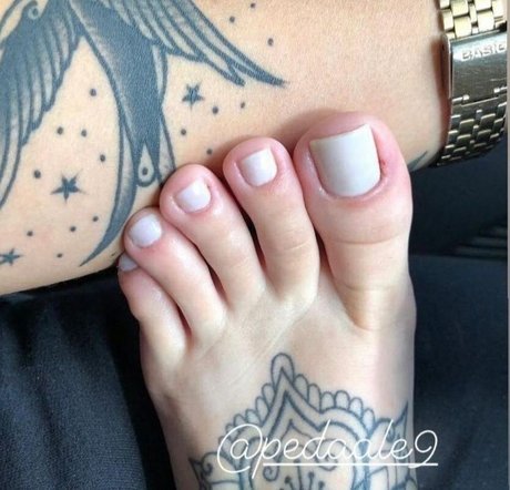 Pedaale naked star photo