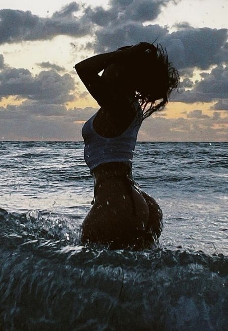 Akirayass art model photo