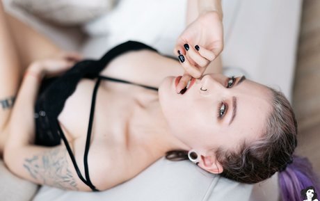 Xastur model naked photos