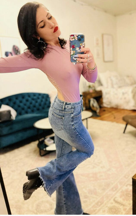 Keanu C Thompson model best image