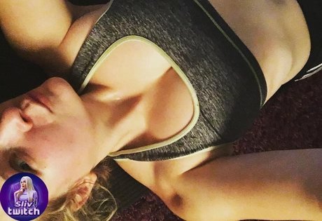 Sintica star hot picture