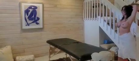 Lezley Zen model nude picture