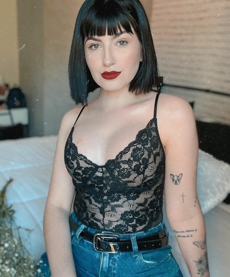 Bella Sant naked model galleries