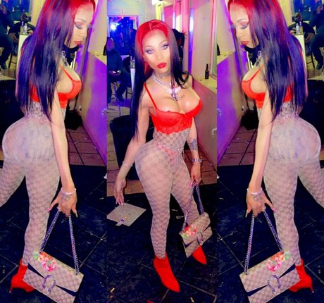 Ts Bubbles pornstar top pic