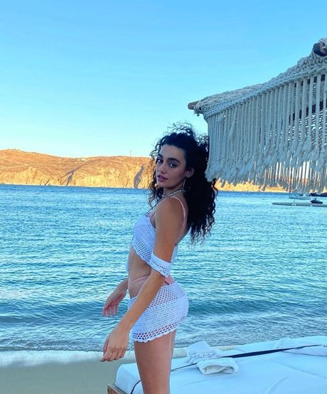 Liraz Nomdar model beautiful pictures