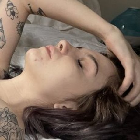 Noah Ivy model adult picture