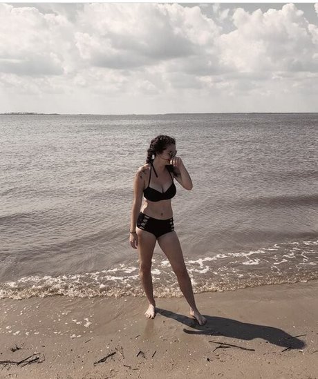 Noah Ivy hd model pics