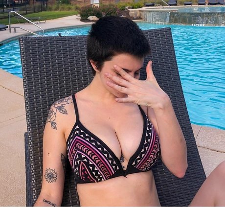 Noah Ivy model porn photo