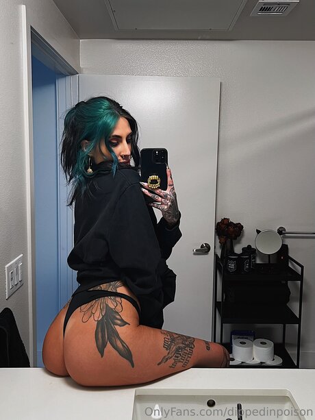 Dippedinpoison model nude photo
