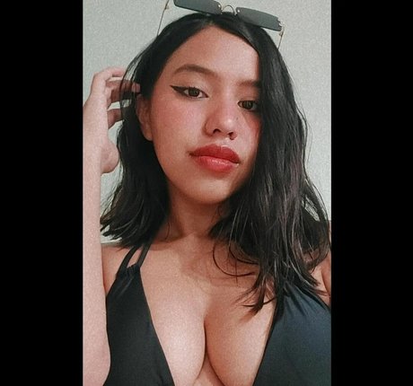 iNoheli nice model pic