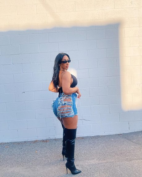 iLLi y pornstar sex img