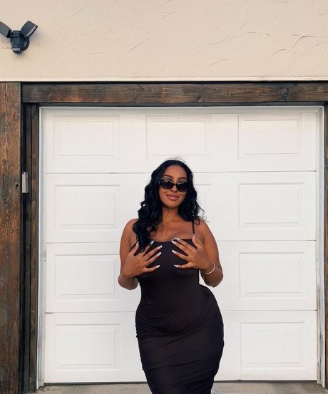 iLLi y nudes star images