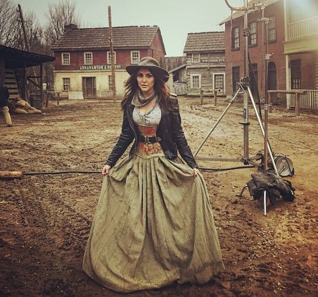 Cassie Scerbo hot star galleries