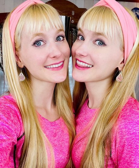 Camille And Kennerly pornographic model images