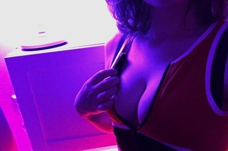 Italkwho adult actress photos