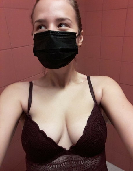 Italkwho erotic star picture