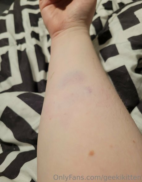 geekikitten star naked pic