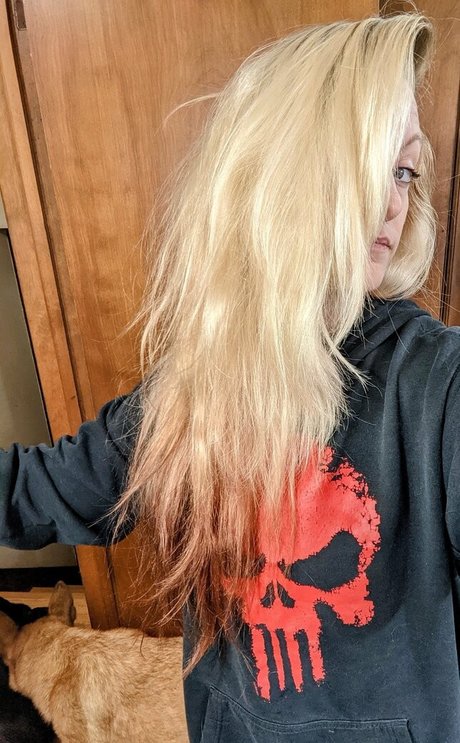 theradicalfox naked model pic