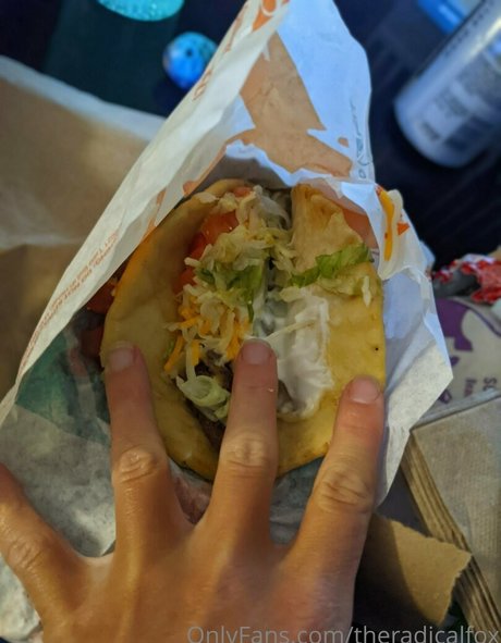 theradicalfox exclusive model img